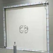 Porte protégée par RF personnalisable avec protection de 100 dB et ouverture horizontale pour la plage de fréquences de 10 à 130 MHz