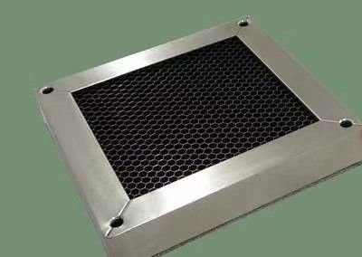 Panneaux d'aération de guidage d'ondes cellulaires de largeur 300 mm 600 mm pièces d'essai disponibles parfait pour la dissipation électronique de la chaleur et le renouvellement de l'air