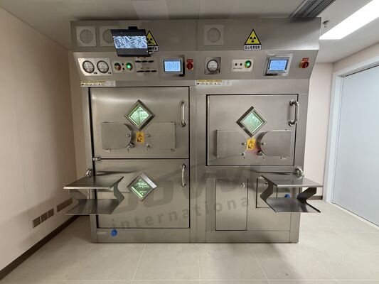 Cellule chaude pour radioprotection de 50 mm de plomb certifiée selon les normes internationales de sécurité, offrant une manipulation sûre des matières radioactives