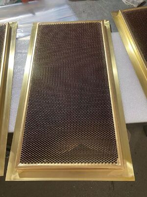 Vent de nid d'abeille de longueur personnalisée conçue pour la salle d'IRM garantissant un contrôle optimal du débit d'air et la sécurité dans les établissements médicaux