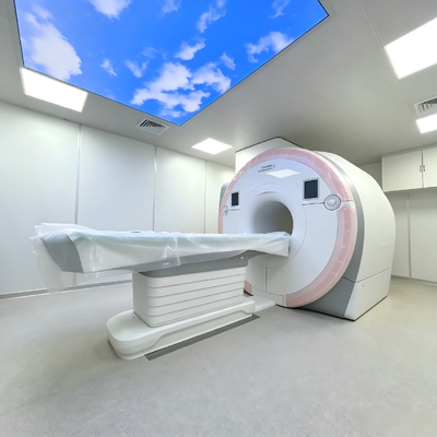 IRM de la cage de Faraday avec une attenuation allant jusqu'à 100 dB Panneau en tôle de cuivre personnalisable selon la taille de la salle d'IRM